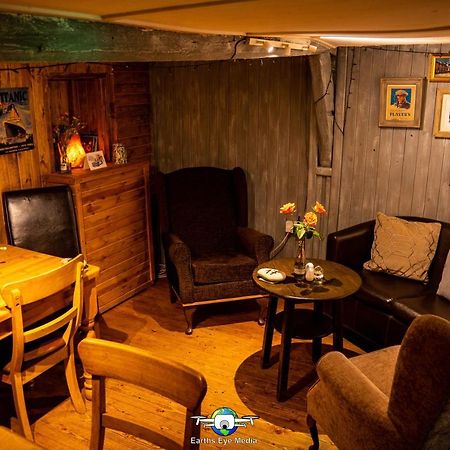 The Bear Inn Llandovery Kültér fotó