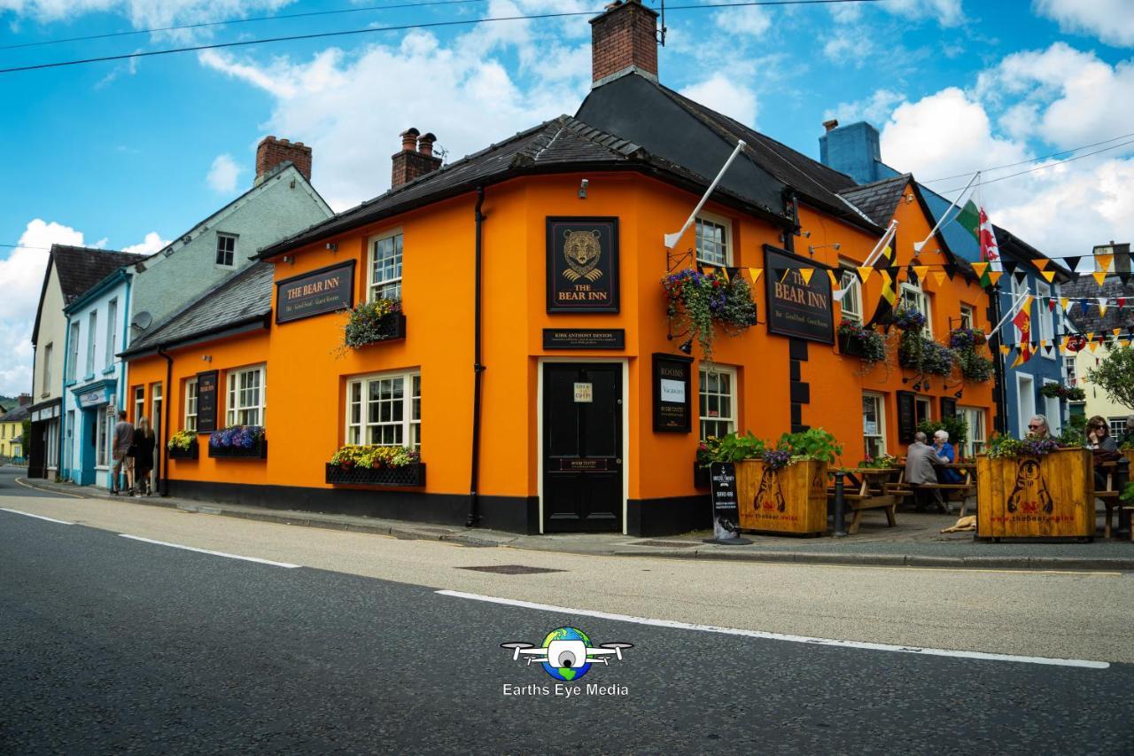 The Bear Inn Llandovery Kültér fotó