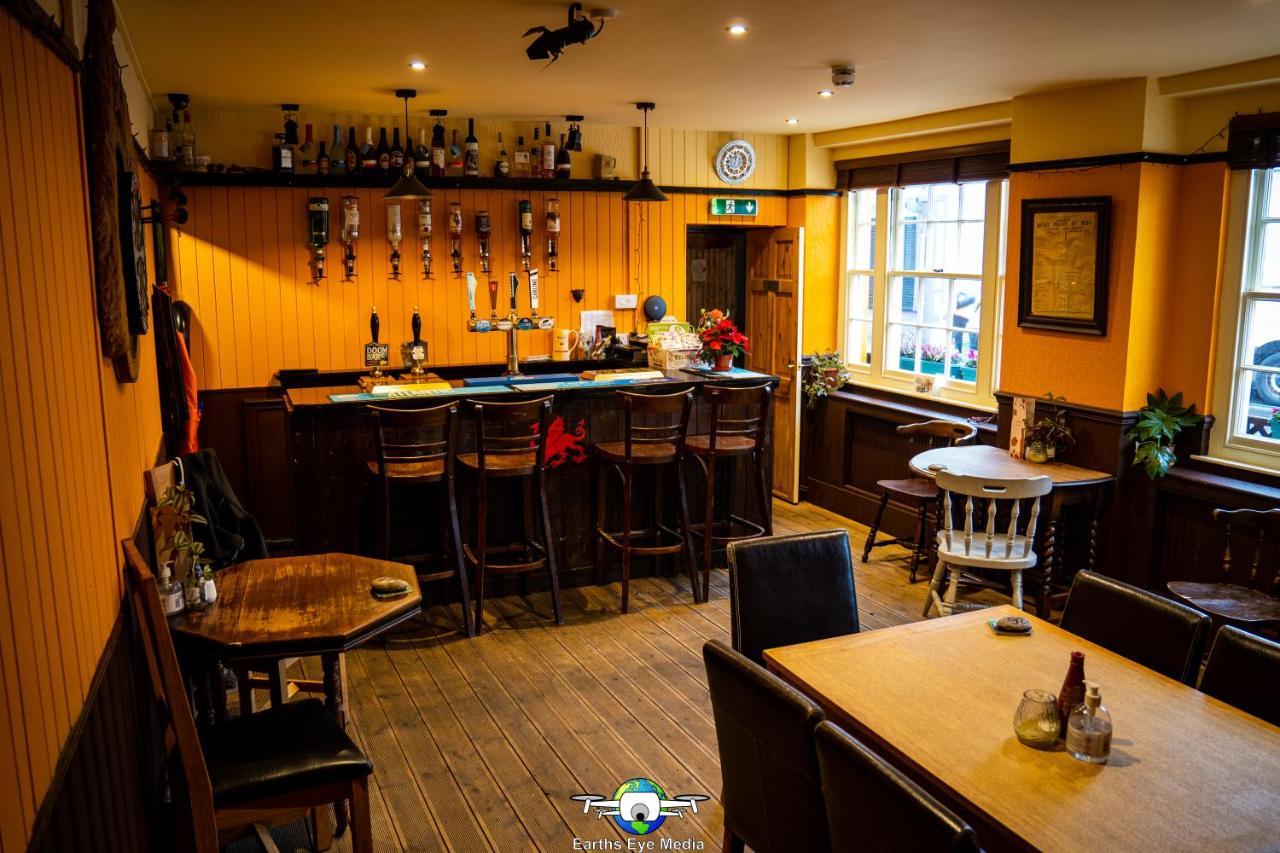 The Bear Inn Llandovery Kültér fotó