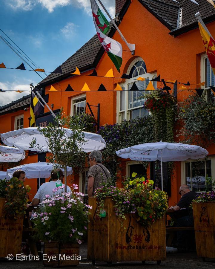 The Bear Inn Llandovery Kültér fotó